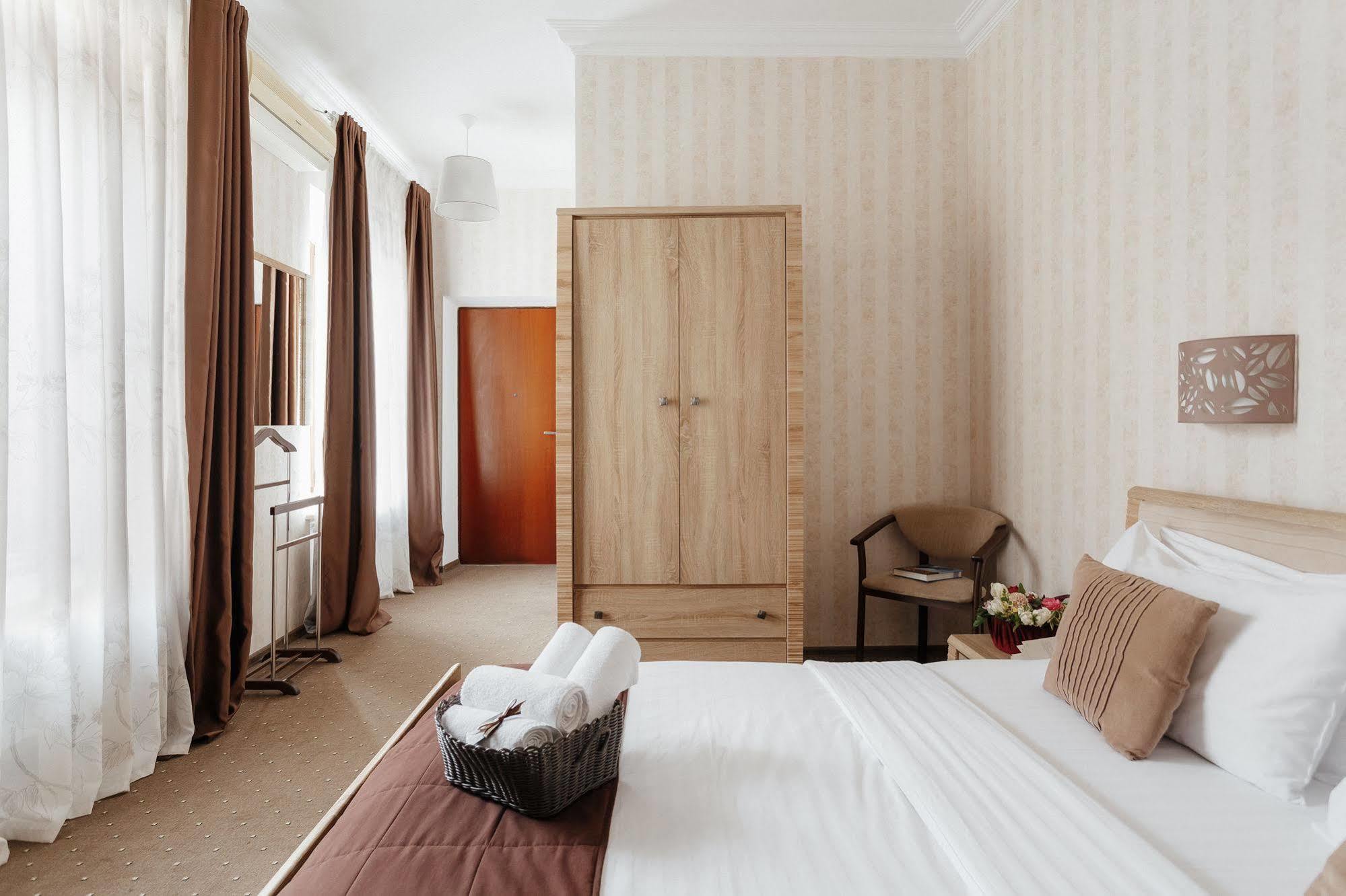 Noname Hotel Odessa ภายนอก รูปภาพ